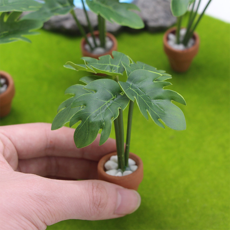 Bonsai Garden Layout - Miniatura de Planta Verde em Vaso